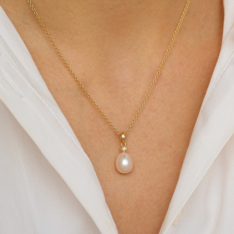 Ovalt perle diamantanheng i 14 karat gull 0,02 ct