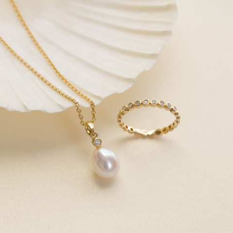 Ovalt perle diamantanheng i 14 karat gull 0,02 ct