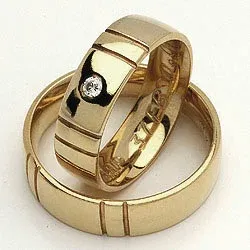 Gifteringer fra rs of scandinavia i 14 karat gull 0,03 ct