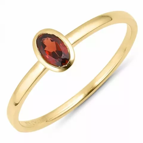 oval rød granat ring i 9 karat gull