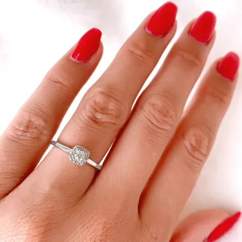 firkantet diamant ring i 14 karat hvitt gull 0,15 ct 0,06 ct