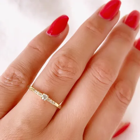 Rund diamantring i 14 karat gull 0,08 ct 0,06 ct