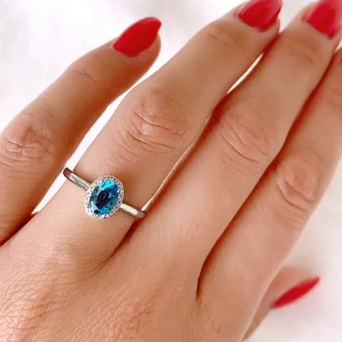 oval topas diamantring i 14 karat hvitt gull 0,92 ct 0,09 ct
