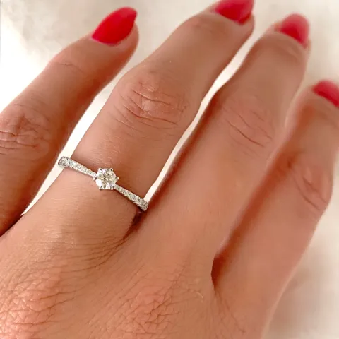 diamant ring i 14 karat hvitt gull 0,21 ct 0,13 ct