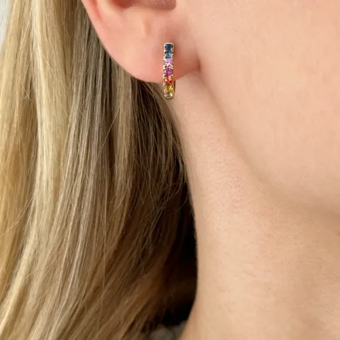 13 mm regnbuefarget safir creol i 14 karat gull med safir