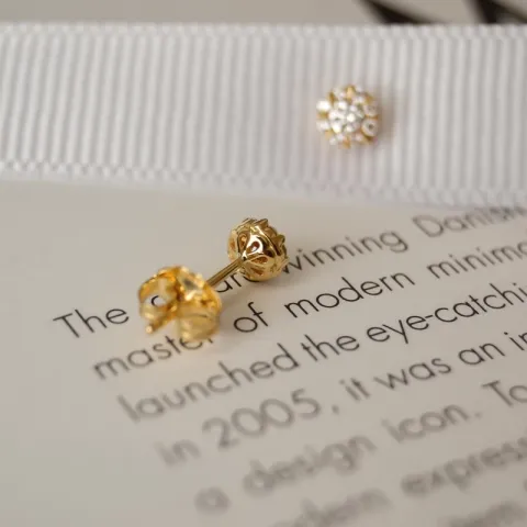 runde diamant ørestikker i 14 karat gull med diamant og diamant