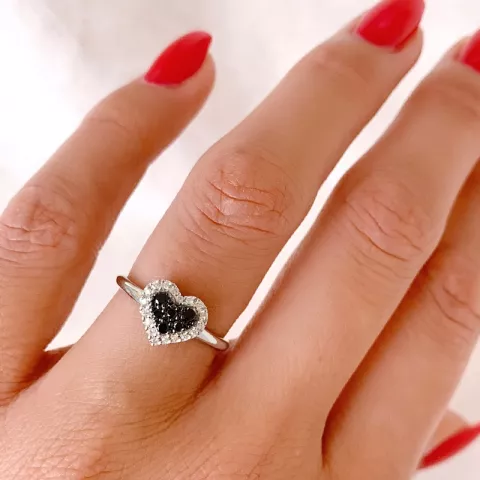 hjerte svart diamant ring i 14 karat hvitt gull 0,13 ct 0,09 ct
