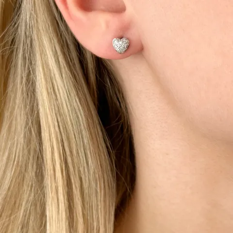 Hjerte diamant ørestikker i 14 karat hvitt gull med diamanter 