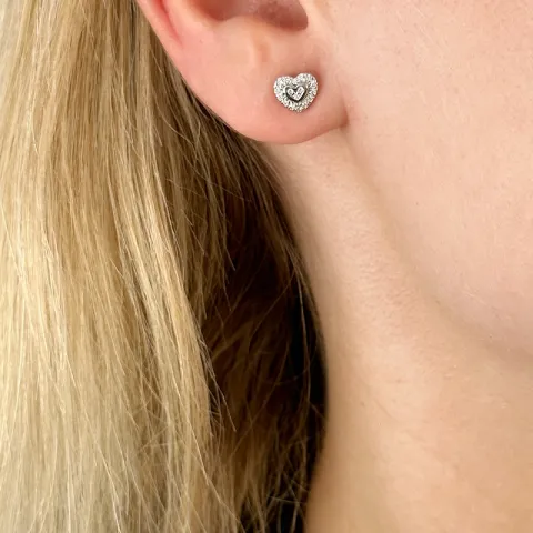 Hjerte diamantøredobb i 14 karat hvitt gull med diamant 