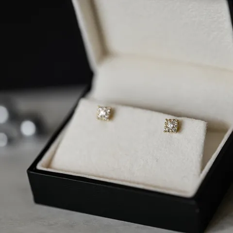 Firkantet diamantøredobb i 14 karat gull med diamant og diamant