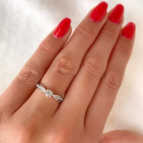 diamant ring i 14 karat hvitt gull 0,20 ct 0,132 ct
