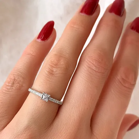 diamant ring i 14 karat hvitt gull 0,057 ct 0,102 ct
