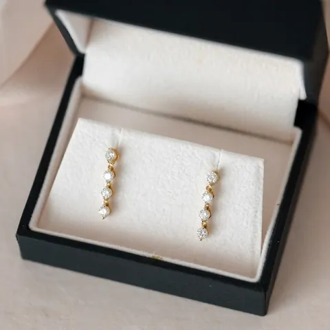 diamant ørestikker i 14 karat gull med diamant