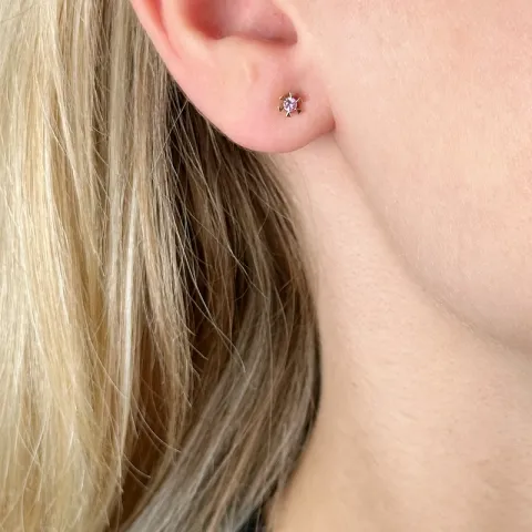 2 x 0,07 ct rosa safir solitaireørepynt i 14 karat gull med rosa safir