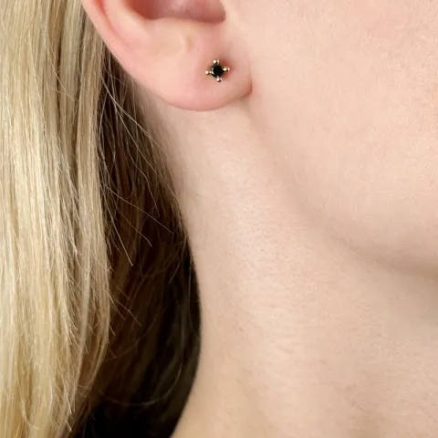 2 x 0,10 ct svart diamant solitaireørepynt i 14 karat gull med svart diamant