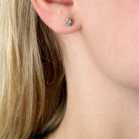 2 x 0,14 ct topas solitaireørepynt i 14 karat gull med topas