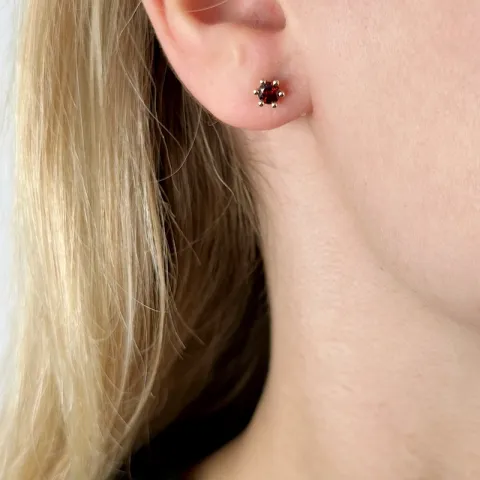 2 x 0,32 ct granat solitaireørepynt i 14 karat gull med granat 