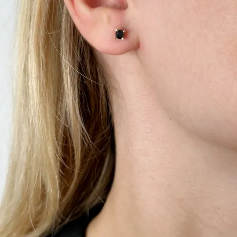 2 x 0,20 ct svart diamant solitaireørepynt i 14 karat gull med svart diamant