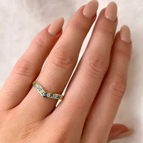 Smal blå topas ring i 14 karat gull