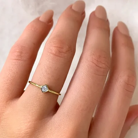 Enkel smal zirkon ring i 14 karat gull med rhodium