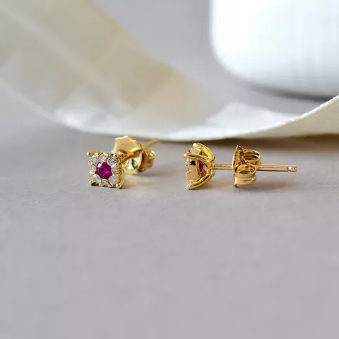 rubin briljantøredobb i 14 karat gull med rubin og diamant 