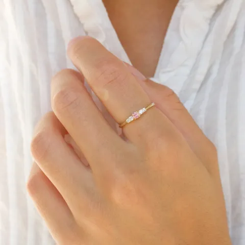 smal rosa zirkon ring i 9 karat gull