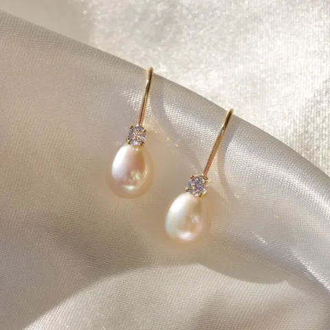 lange øredobber i 9 karat gull med zirkon - Gold Collection