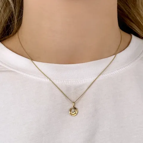 Blomst anheng i 9 karat gull