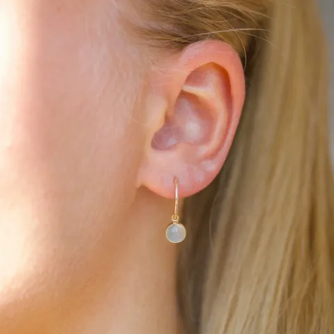 13 mm creol i 9 karat gull med syntetisk kvarts