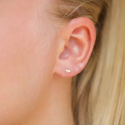 hjerte helix piercing i 9 karat gull