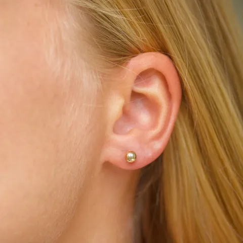 5 mm kule ørestikker i 14 karat gull