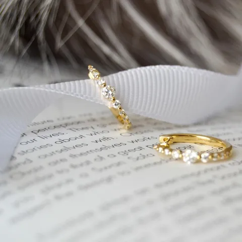 17 mm briljant creol i 14 karat gull med diamant