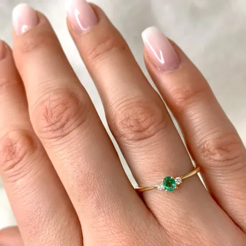 Smaragd gull ring i 14 karat gull 0,05 ct