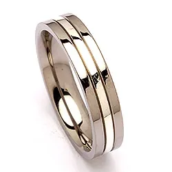 Ring i titanium og sølv