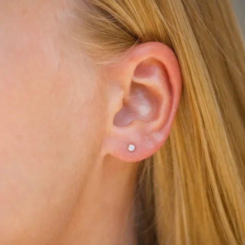 1/2 par 2,5 mm øredobber i 9 karat gull med zirkon
