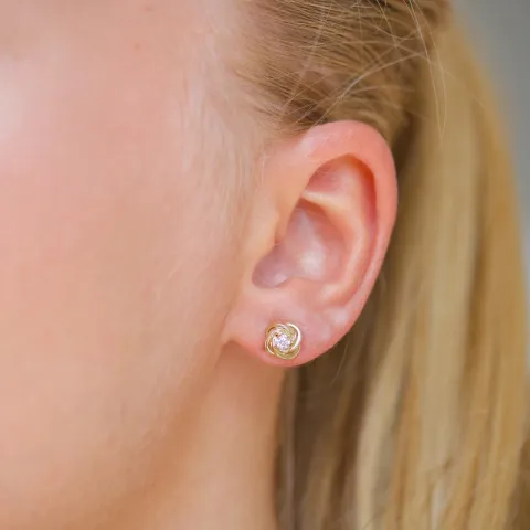 7,5-8 mm øredobber i 9 karat gull med zirkon
