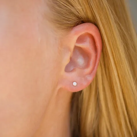 1/2 par 2,5 mm øredobber i 9 karat gull med zirkon