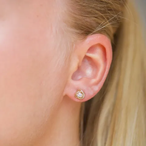 7 mm øredobber i 9 karat gull med zirkon