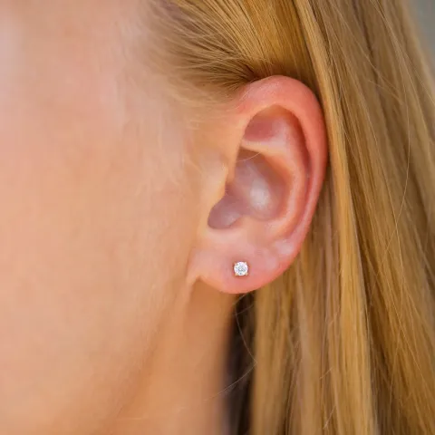 3 mm zirkon ørestikker i 9 karat gull med zirkon