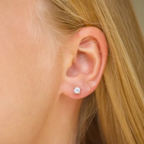 4 mm zirkon ørestikker i 9 karat gull med zirkon