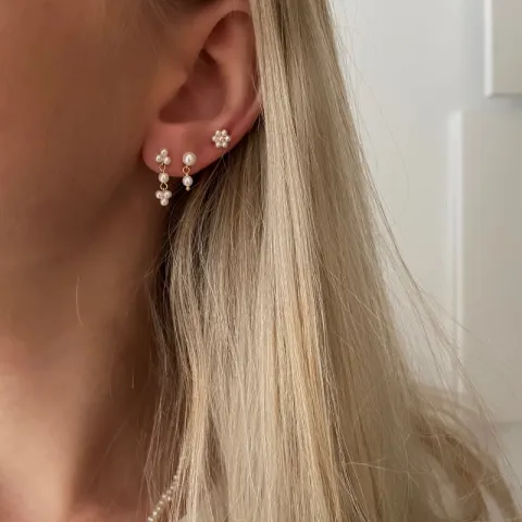 Nava Petal Petite perle øredobber i forgylt sølv