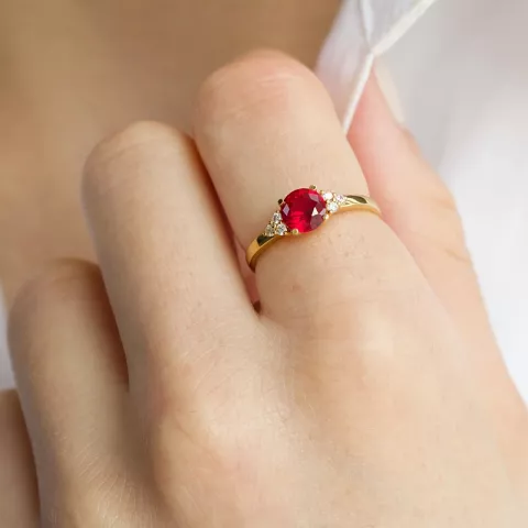 rød rubin ring i 9 karat gull