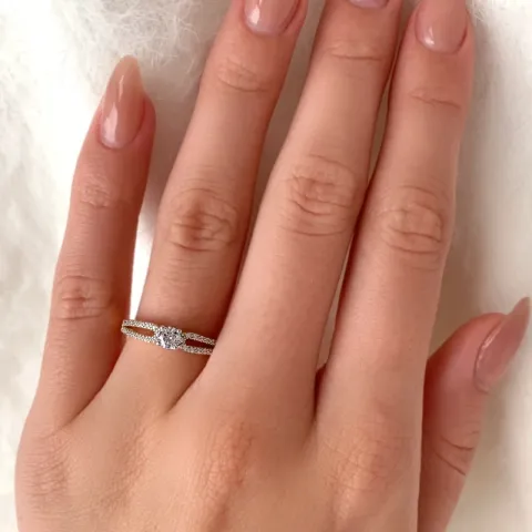 Elegant hvit zirkon ring i 9 karat gull med rhodium