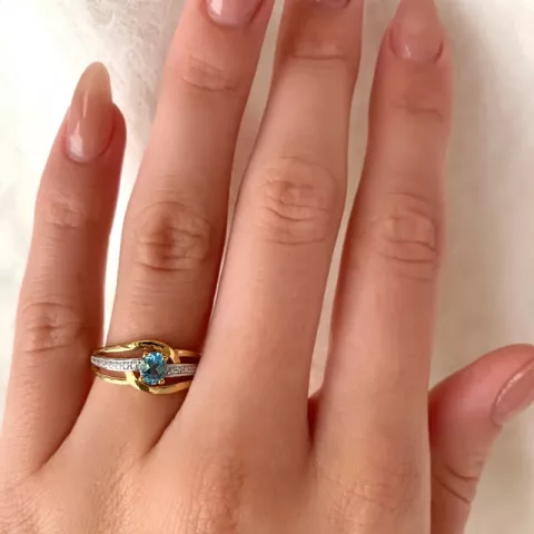 Glatt  blå topas ring i 9 karat gull med rhodium