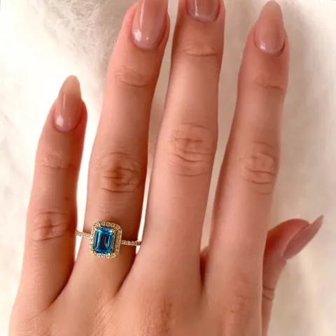 Stor blå topas ring i 9 karat gull