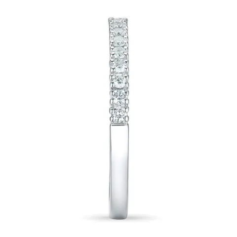 Smal diamantring i 14 karat hvitt gull 0,27 ct