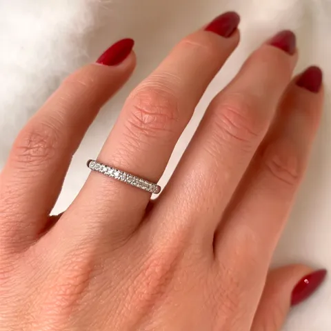 Smal diamant ring i 14 karat hvitt gull 0,153 ct