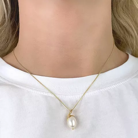 ovalt perle anheng i 9 karat gull
