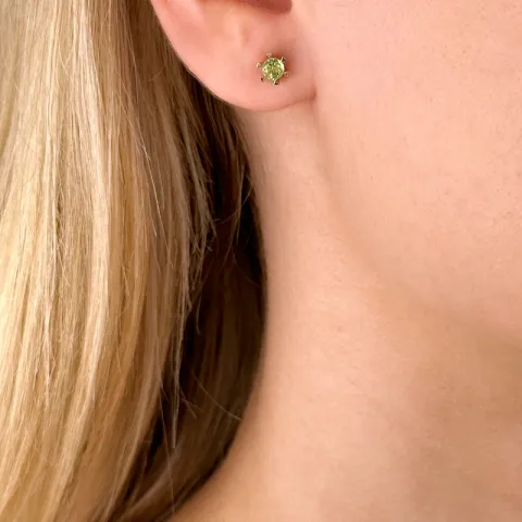 2 x 0,23 ct solitaireørepynt i 14 karat gull med peridot