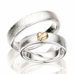 Scrouples gifteringer i sølv og alm. gull